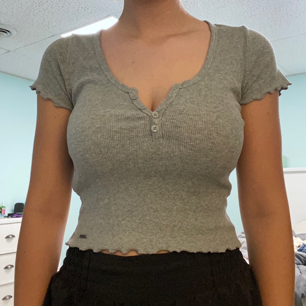 Hollister basic top
